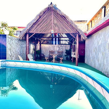 ALOJAMIENTO CON PISCINA A UNA CUADRA DE LA PLAYA DE GUANABO CUENTA CON 4 HABITACIONES.58858577 - 5/10
