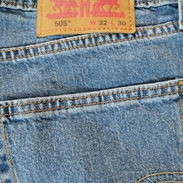 Vendo putiza clásico nuevo, pantalón de buena mezclilla para hombres, marca Levi Strauss, talla 32x30. Precio 20 usd. - Img 56167944