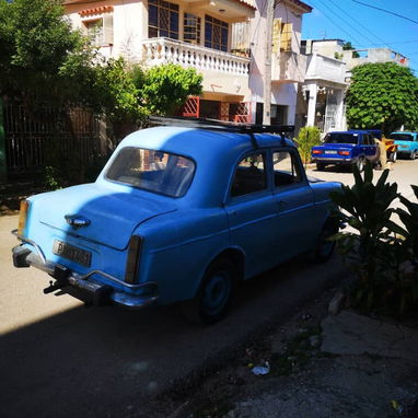 Se vende Prefeer ingles de 1957, cuatro puertas, motor y caja de velocidad de lada... - Img 105067417