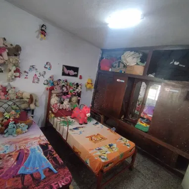 Se vende casa independiente de tres cuartos en marianao 15000 usd - 8/9