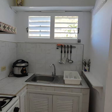Alquiler por tiempo indefinido en La Habana. Apartamento en Nuevo Vedado con wifi y respaldo energético – 1 hab, terraza - Img 119583488