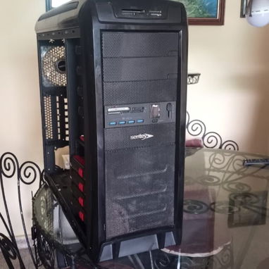 Torre de computadora grande de uso sin fuente. - Img 123552763