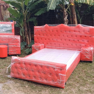 CAMAS TAPIZADAS disponibles para la entrega. - 2/6