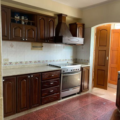 Casa en Nuevo Vedado – 3 cuartos, 2 plantas, 400 m², remodelada – $270,000 - 4/10