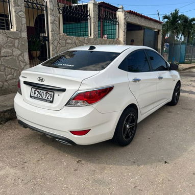 Wa.me/56525031 HYUNDAI ACCENT 2015 🦈 — ¡AUTOMÁTICO, MOTOR NUEVO Y MÚSICA A FULL   ¡Un carro sumamente moderno, cómodo y - 3/5