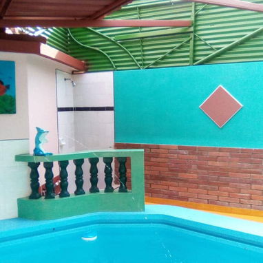 Casa planta baja de 4/4 ,2 baños,2 salas,garaje, piscina,gas de balita. - 8/10