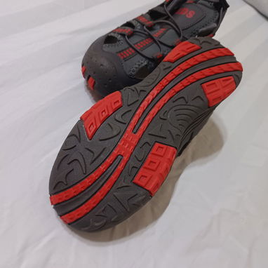 Sandalias o zapatos deportivos para niño marca SHEIN - Img 120045397