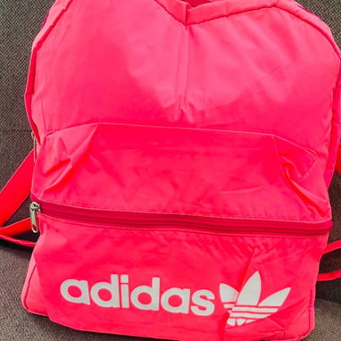 Mochilas para los peques de la casa en varios tamaños y con sus accesorios 🎒 - 8/10