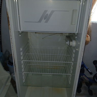 Se vende refrigerador Haier de una puerta, funcionando al 100. Necesita chapisteria en la parte inferior. - Img 123840624