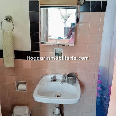 GG-173. ¡APARTAMENTO CAPITALISTA EN EL VEDADO DE 1 CUARTO AMPLIO CON TERRAZA Y GARAJE PARA MOTO! - 8/10