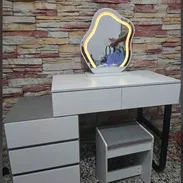 Vanity con silla y luces led 220 usd mensajería incluida en varios lugares - Img 57952074