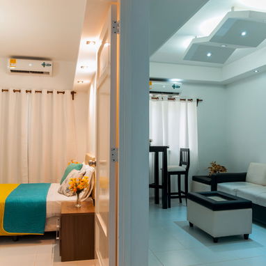 RENTA A EXTRANJEROS DE APTO DE LUJO EN EL VEDADO. 1 HABITACIÓN TIPO SUITE (BAÑO EN LA HABITACIÓN). TFONO: +53 52752578 - Img 105583100