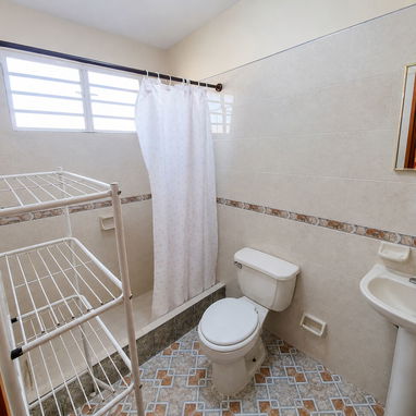 🔥🏡 OPORTUNIDAD — HOSTAL EN VENTA EN PLAYA 🏡 ✨ Se vende con TODO incluido ✨ - Img 125064821