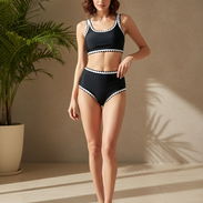Bikini de Dos Piezas con Ribete Festoneado - Elegancia en Contraste Talla S - Img 55648420