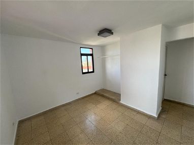 En venta excelente apartamento recién remodelado en calle 23 - Img 67351456
