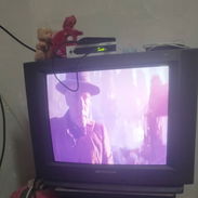 Se vende televisor con cajita precio 50 USD - Img 56476196