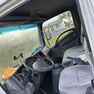 Camión Isuzu 2016 diesel Caja cerrada, rampa elevadora - 6/6