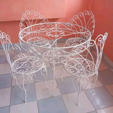 Juego de mesa con sus 4 sillas - 2/2