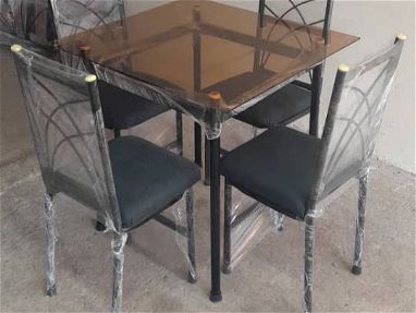 Comedor de tubos con cristal y 4 sillas tapizadas en vinil. Envios gratis - Img 68018721