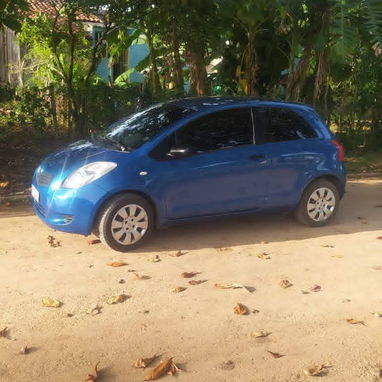 Toyota Yaris 2 puertas del 2007 - 3/4
