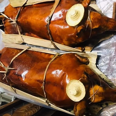⏬️ ENCARGA CON SABOR CRIOLLO ⏬️ Cerdo asado al carbón para compartir con los tuyos: 🐷🥵  • CERDO ENTERO •PIERNA ASADA • - Img 127174567