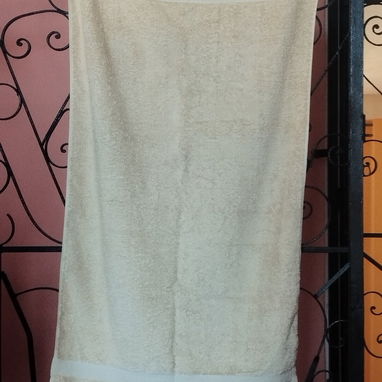 3 Toallas casi nuevas, grandes, buena felpa. Mide 1,36 x 76 cm. Precio 2000 c/u. - 4/5
