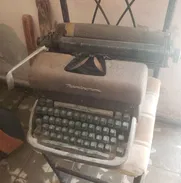 se vende maquina de escribir remintong antigua - Img 49797968