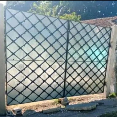 Se fabrican puertas, ventanas y rejas, pintadas con sus cristales y con su yale y trasporte incluido listas para poner - Img 122782222