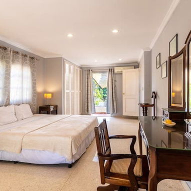 Edificio nuevo en La Habana, Cuba. Capacidad para 3 personas, 4 habitaciones, 4 camas, 5 baños. Disponible para la venta - Img 122920634