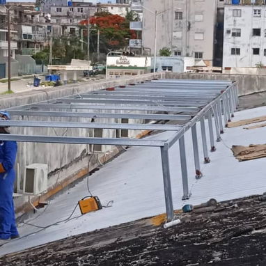 Se asen estructuras para paneles solares - 6/6