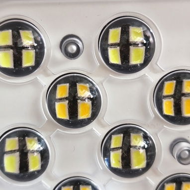 Lámpara solar de alta potencia y durabilidad con baterías de litio de fácil recambio - Img 123055730