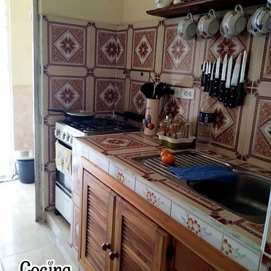 🏠 VENTA DE CASA 3/4, PLANTA BAJA Y AMUEBLADA EN MANTILLA, Calle Rosell. Se vende con todo. Totalmente enrejada. - 5/9