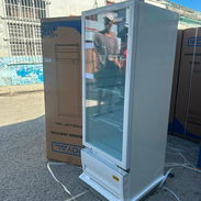Exhibidora Vertical Royal de 8.5 pies mensajería gratis - Img 55931089