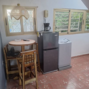 Vendo apartamento un cuarto en el Vedado - Img 123991079