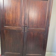 Vendo escaparate de caoba. Contactar con Isabela al 58264306. Más información por WhatsApp. - Img 56947343