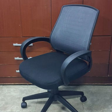 SE VENDEN SILLAS GIRATORIAS PARA OFICINAS - 6/7