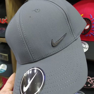 Gorras. Tienda en el Vedado o mensajería disponible - 6/10