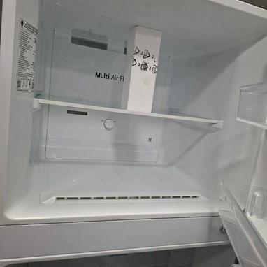 (A) Refrigerador LG 9cuft con arañazo en la puerta 👀 $490 - 2/5