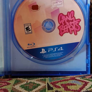 Juego de PlayStation 4 en perfecto estado - 2/5
