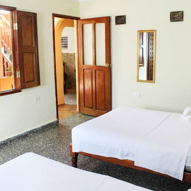 OPORTUNIDAD ÚNICA Venta de Hostal Los Rodriguez - Img 125358359
