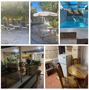 Casa de renta o alquiler en la playa ubicada en Varadero. A una cuadra de la playa. Con piscina, cocina, etc - Img 45764998