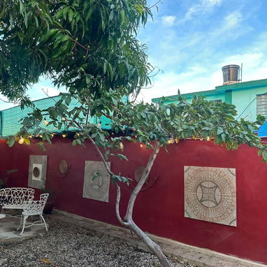 Espectacular Casa Independiente de estilo Capitalista.   Reparto Sevillano ( 10 de octubre ) - 8/10