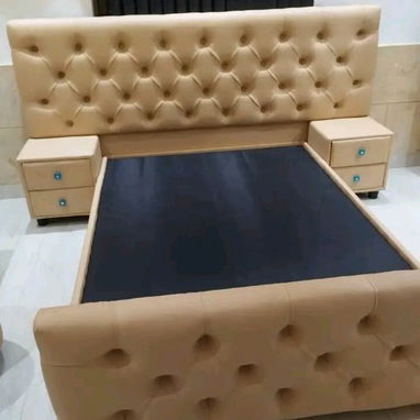 Cama tapizada con pielera - Img 123202188