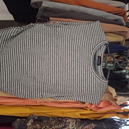 Blusas desmangadas de mujer - Img 57588015