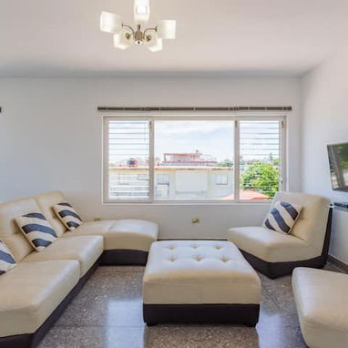 Hermoso apartamento de 2 recámaras y 2 baños disponible para la venta. - Img 125942125