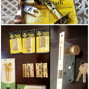 Vendo: Mensajería Vedado Plaza de la Revolución 1-Estuche con 1 Par Bisagras (de acero incluye tornillos pin removible)( - Img 57636691