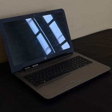 320USD Laptop HP, (Básicamente Nueva) Core i7+8GB de RAM DDR4, 1Tera HDD, Pantalla IPS Full HD de  15.6" - 2/3