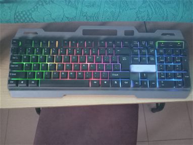 Vendo teclado RGB - Img main-image