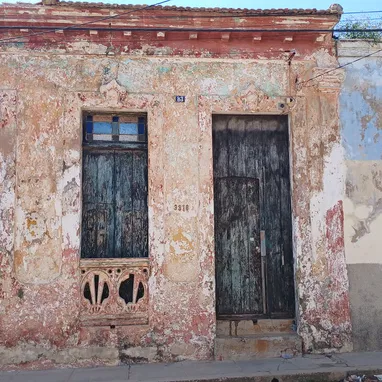 Se vende casa antigua con patio de tierra - Img 118487321