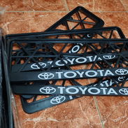 Porta chapas de Toyota Yaris y tapas de motor plásticas - Img 54633443